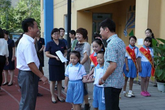 北京小学丰台万年花城分校图片